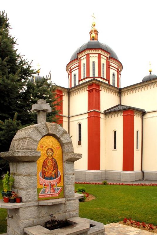 Arhitektura Saborne crkve u Kragujevcu